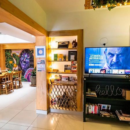 Adn Algo De Nosotros - Malaika Pansiyon Medellín Dış mekan fotoğraf